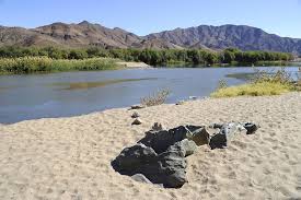 Er fließt durch lesotho und südafrika und bildet an seinem unterlauf die. Orange River Valley 11 Namibias Suden Pictures Namibia In Global Geography