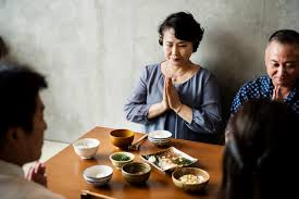 Te dejamos con nuestra oferta disponible en juegos de mesa japoneses. Modales Japoneses A La Hora De Comer Protocolo Y Etiqueta