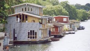 Houseboat On Tagg S Island House Boat Houseboat Living Floating House