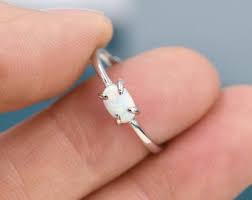 Anillo ovalado de ópalo de fuego con garras en plata de ley, anillo de  ópalo de tamaño ajustable, engaste en garras, anillo de ópalo de  laboratorio, anillo de ópalo, anillo apilable delicado -