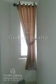 Desain ini terutama cocok untuk kamar tidur minimalis dengan jendela pada sisi dinding yang berbeda. Pin Di Contoh Gorden Minimalis Jendela Kecil Coklat Muda Di Kemayoran