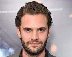 From dev patel to alicia vikander, the green knight has a very talented cast. Who Is Tom Bateman What Are The Beecham House Star S Hit Shows And Is He Dating Daisy Ridley