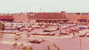 This mall has definitely seen better days. Tss Long Island 70s Kid