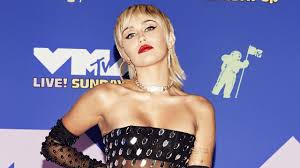 Miley cyrus is one of the first celebrities to have major hair transformation in 2020. Miley Cyrus Says Her Mom Tish Cut Her Mullet Because It S The Only Hairstyle She Can Do Entertainment Tonight