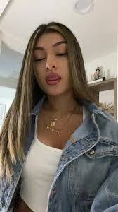 Polly Lange's Instagram, Twitter & Facebook