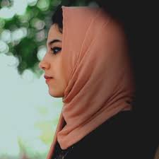 يتعرف عادل وآمال أثناء عودتهما من رحلة بحرية، يربط الحب بينهما، يتعاهدان. Mosh Waheed Yahia Alaa Sara Hosny Ù…Ø´ ÙˆØ­ÙŠØ¯ ÙŠØ­ÙŠÙŠ Ø¹Ù„Ø§Ø¡ Ø³Ø§Ø±Ù‡ Ø­Ø³Ù†ÙŠ By Sara Hosni