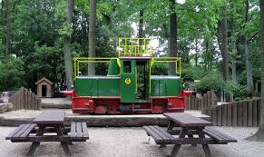 Dortmund zoo specialises in south american flora and fauna and is home to a staggering amount of 1.500 animals. Datei Werkslokomotive Zoo Dortmund Jpg Wikipedia