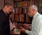 Cabaretier jörgen raymann en dochter melody raymann zijn als gastconservator aan de tentoonstelling verbonden. Raymann En Dochter Werken Mee Aan Slavernijexpositie Video Waterkant