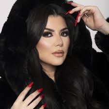 Karla Ambriz (@KarlaBoop)