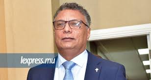 Franco Quirin : «Le Parlement est-il devenu une farce ?»