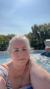 Got my 93 year old mother in!!! My fur babies not a fan of this big box in  their backyard 😂😎