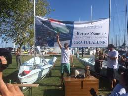 A magyar sportoló az egy héttel ezelőtt kezdődött verseny utolsó előtti. Akitol Erot Merithetunk Berecz Zsombor Egy Tenger Nelkuli Orszag Vitorlazo Vilagbajnoka Sielj Itthon