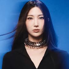 Ejae canta Golden: Pré-save do novo single!