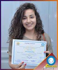 تسليم المتدربين الشهادات المعتمدة من منحة اللغة الانجليزية Facebook