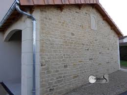 Garage Facon Pierre En Enduit De Chaux Hydrofuge Nous Decorons Vos Facades Et Murs Avec Notre Proced Briquette De Parement Parement Pierre Exterieur Enduit