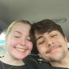 Hi! I'm looking for an electrician who can help with a few small electrical  fixes around our house (mainly a few light switches/outlets). Does anyone  have any recommendations? We're in the west