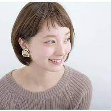 短い前髪で若々しい印象に アレンジ方法や相性抜群のショート ボブスタイルをご紹介 folk オン眉 ボブ 女性 前髪 短い前髪