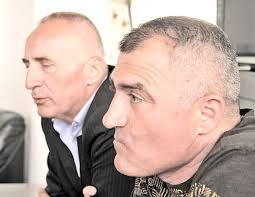 LA FAmiGLiA” în Arest