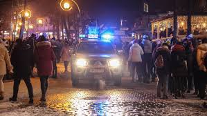 Rząd nałożył na obywateli nakaz noszenia maseczek osłaniających nos i usta. Zakopane 160 Interwencji Policji Mandaty Za Lamanie Obostrzen Zdjecia Aktualnosci Lovekrakow Pl