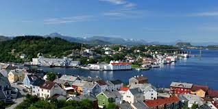 Kristiansund ˈkrɪstɪansʊn ( listen) is a city and municipality on the western coast of norway, in the nordmøre district of møre og romsdal county. Hotel Kristiansund Hotel In Kristiansund Hier Buchen