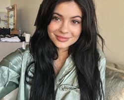 From kylie jenner to kim kardashian here's 17 times the famous sisters went without makeup. King Kylie On Instagram Kylie Kylie Jenner Mode Kylie Jenner