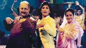 The romantic drama, which marked karan johar's directorial debut, starred shah rukh khan, kajol and rani mukherji in the lead. Kuch Kuch Hota Hai Film 1998 Trailer Kritik Kino De