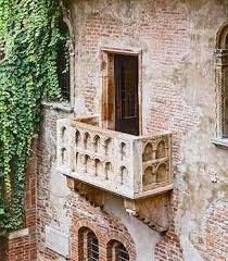 Verona Italy The Balcony Inside Juliet S Courtyard Casa Di Giulietta Porch And Balcony Luxury Vacation Verona