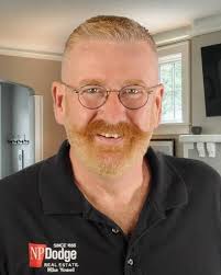 Mike Yowell's Instagram, Twitter & Facebook