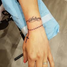 Die 97 besten bilder zu tattoo namen in 2020 10 03 2020 erkunde be els pinnwand „tattoo namen auf pinterest weitere ideen zu tattoo namen tätowierungen tattoo ideen. No Photo Description Available Rosarybeadtattoo No Photo Description Available Wrist Tattoos For Women Wrist Bracelet Tattoo Tattoos For Women