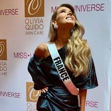 Cabe recordar que la representante chilena ya desfiló con su deslumbrante traje típico inspirado en la pincoya y también hizo lo propio en traje de baño. 9pnqx5zerjn Gm