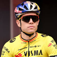 Tutt is back from his fling! 👑