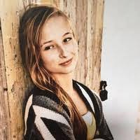 Elizabeth Dopp's Instagram, Twitter & Facebook