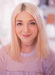 Ellie Rayner's Instagram, Twitter & Facebook