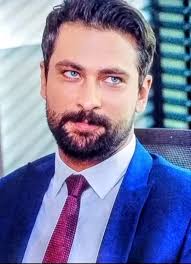 Alihan en 4 fotos ¿Cual os gusta mas?