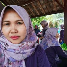 I have a serious question. My cat before Merlin was a tortoishell  Marmalade. We had her 14 years and she was indoor/outdoor. She had total  tortitude and refused to come in the