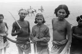 صورة مجموعة من الصبية الثلاثة الأكبر سنا ا في المقدمة ثلاثة أولاد و الوقوف في مواجهة الولد على اليمين يرتدي وزار rare pictures historical figures historical