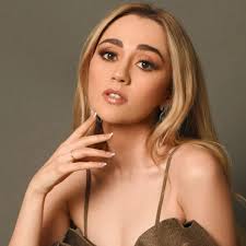 Qué significa Chapiadora en Colombia? Persona que se dedica a limpiar o  cortar la grama., y por eso van a demandar a Maripily? No jodas. JA,JA,JA