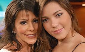 Alejandra ávalos (ciudad de méxico, méxico, 17 de octubre de 1965) 5 es una cantautora, música, productora, conductora, locutora y actriz mexicana de teatro, cine y televisión; Alejandra Guzman Y Frida Sofia Se Acusan De Golpearse Billie Parker Noticias