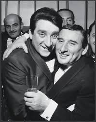 Tony renis, pseudonimo di elio cesari (milano, 13 maggio 1938), è un cantautore, attore e produttore discografico italiano. Sanremo Tutti I Vincitori Dal 1951 A Oggi Festival Cantanti Personaggi