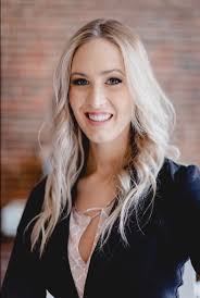 Help us congratulate Dr. Abbie Janisch who is graduating from the  University of Illinois College of Veterinary Medicine this month!!! You may  remember her previously from her time at Pet Crossing as