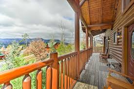 Most of townsend is situated on the little river and some of the best tubing and rafting adventures can. Log Cabin 6 Mi To Great Smoky Mountains Parkway Sevierville Updated 2021 Prices