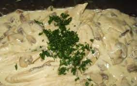 Carne de pui, mancaruri cu ciuperci 4 bucăți piept de pui 2 lingurițe ulei de măsline sare piper 250 g ciuperci 50 g unt 2 căței de usturoi 1 linguriță făină 1/2 vegeta, pui 2 piepti de pui 1 cutie ciuperci taiate 150 ml smantana 1 lingura buna cu mustar 1 lingura faina patrunjel verde tocat vegeta piper. ReÈ›eta Ciuperci Cu SmantanÄƒ È™i Piept De Pui Carne De Pui ReÈ›ete Comentate