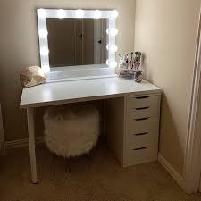 White 32 X 28 Hollywood Style Lighted Vanity Makeup Mirror Etsy In 2020 Bedroom Vanity Vanity Desk Vanity Room