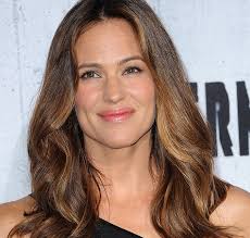 Jennifer Garner está namorando empresário e Ben Affleck quer que a ex seja  feliz, diz fonte