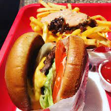 It was founded in baldwin park, california, in 1948 by harry snyder and esther snyder. In N Out Burger Die Beste Burgerkette Der Welt Mettsalat