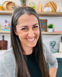 ✓ RECIPE: https://www.momontimeout.com/snow-day-snack-mix-recipe/ This  wonderfully festive Snow Day Snack Mix is the perfect easy treat!bBoth  sweet and salty, this holiday snack mix is great for Christmas, movie  nights, parties, gifts and so