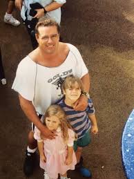 Classic Image Of Late Wwe Superstar British Bulldog Davey Boy Smith With His Children Harry David Hart Smith And Georgia Hart Wwe Wwefamilies Rip Wwe