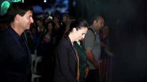 Holen sie sich ein 21.000 zweites waitangi dawn aerial stockvideo mit 23.98fps. Largest Turnout At Waitangi Dawn Service In Years