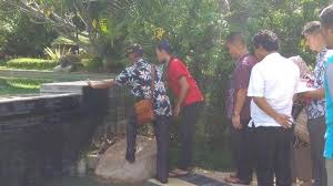 Rumoh kito jambi berjarak sekitar 12 kilometer dari bandara sultan thaha. Hakim Pn Jambi Gelar Sidang Lapangan Perkara Meninggalnya 2 Anak Di Kolam Renang Rumah Kito Resort Tribun Jambi