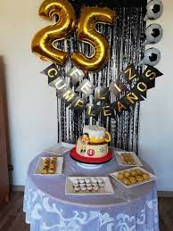 Sorpresa de cumpleaños para mi novio «fiesta sorpresa» otro de los grandes clásicos es organizarle una fiesta sorpresa en casa sin que sepa nada de nada, tendrás que ser muy cuidadosa y organizarla con sus amigos y amigas. Decoracion 25 Anos Fiesta Sorpresa Novio Fiesta Sorpresa Fiesta De Cumpleanos De Cerveza